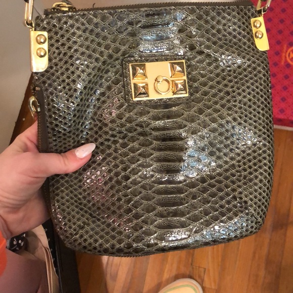 Gianni Bini Crossbody Charcoal Embossed Leather // Gold hardware - Picture 5 of 11